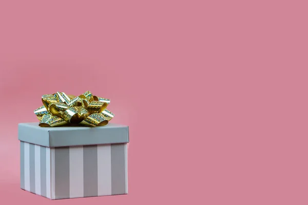 Маленький Подарок Бантиком Свободное Место Текста Праздники Подарки — стоковое фото