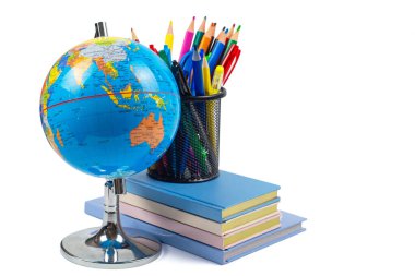 Okula dönelim. Kırtasiye malzemesi ve mesaj için yeri olan beyaz okul geçmişi. Yüksek kalite fotoğraf