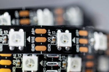 Adres LED şeridi. LED şerit RGB siyah