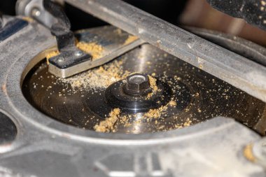 Kesme tahtaları için el testeresi, yakın çekim.