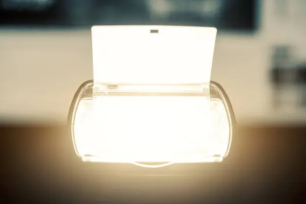 Leuchtender Fotoblitz Mit Reflektor Kompakter Handblitz — Stockfoto