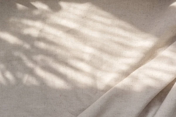 Tecido Linho Bege Textura Com Dobras Uma Luz Solar Floral — Fotografia de Stock