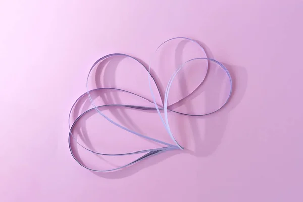创意抽象的形状 紫色的动态曲线柔韧的线条连接在一起的粉刷粉红的梯度背景 多样性 灵活性 创造性概念 — 图库照片