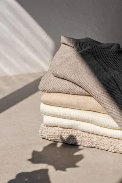 Stack Beige Taupe White Light Brown Knitted Sweaters Neutral Beige — Stock Photo, Image