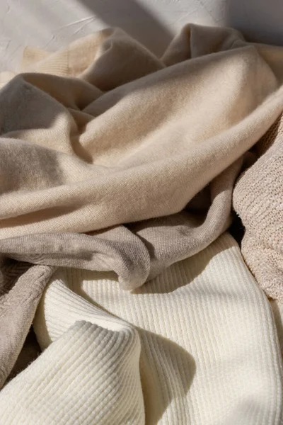 Herbst Saison Damenmode Kleiderschrank Konzept Chaotisch Zerknüllte Wolle Und Baumwolle — Stockfoto