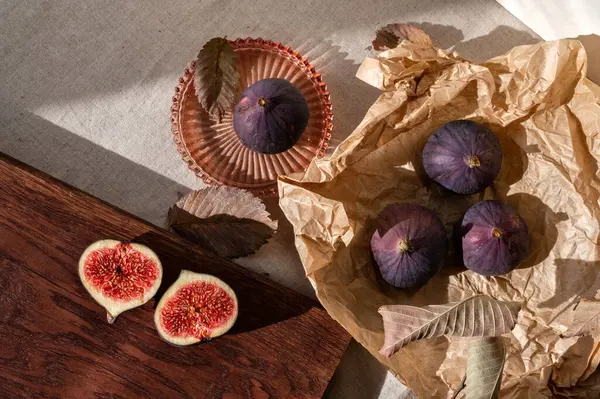 Cut Fig Wooden Board Whole Fig Fruits Crafted Paper Kitchen — Stock Photo, Image