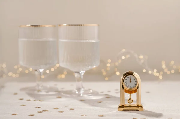 Yeni Yıl Kutlaması Konsepti Saat Altın Saat Gece Yarısı Altın — Stok fotoğraf