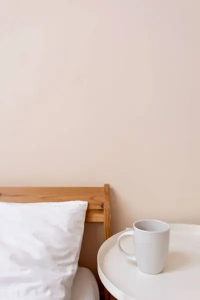 Minimalista Estilo Vida Simples Quarto Design Interior Cama Com Travesseiro — Fotografia de Stock