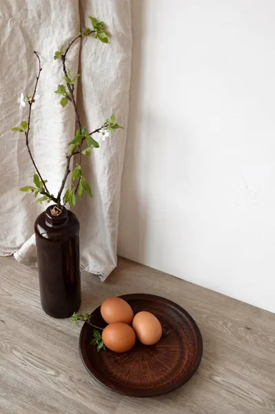 Natural Color Eggs Brown Ceramic Plate Vase Green Tree Branch — Stock Photo, Image