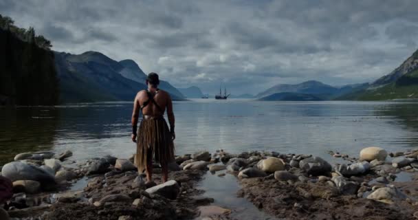 美洲原住民部落人与欧洲船只的第一次相遇 — 图库视频影像