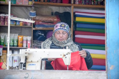 Nepalli terzi, 17 Kasım 2017, Chame Village, Nepal