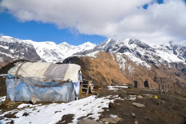 Himalayalar 'daki otel, Nepal Aralık 04, 2021 Pokhara bölgesi.