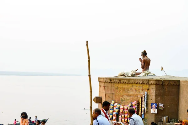 Yogi Sulle Rive Del Gange India Città Varanasi Novembre 2016 — Foto Stock