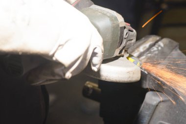 Yörünge makinesiyle metal kesimi