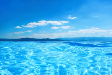 Sonsuz yüzme havuzu Deniz ve Dağ Vie