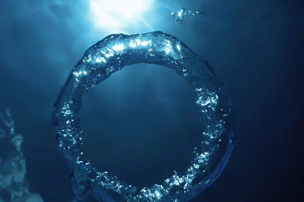 Pierścień Bańkowy Pod Wodą Wznosi Się Słońcu — Zdjęcie stockowe