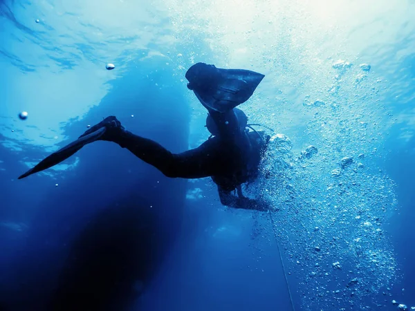 Scuba Diver Safety Stop Underwater Bubbles Sunlight — Stock Photo, Image