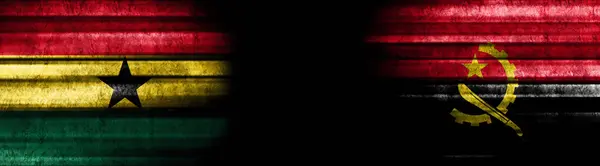 Ghana Und Angola Fahnen Auf Schwarzem Hintergrund — Stockfoto