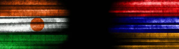 Σημαίες Του Νίγηρα Και Της Αρμενίας Μαύρο Φόντο — Φωτογραφία Αρχείου
