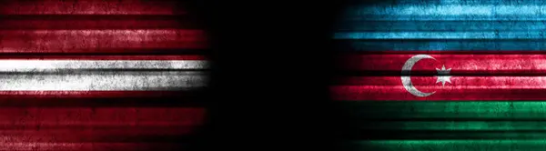 Lettland Und Aserbaidschan Fahnen Auf Schwarzem Hintergrund — Stockfoto