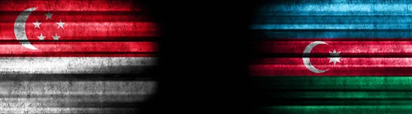 Flaggen Von Singapur Und Aserbaidschan Auf Schwarzem Hintergrund — Stockfoto