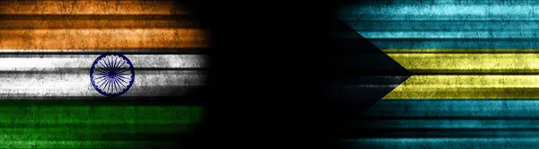 印度和巴哈马黑色背景旗 — 图库照片