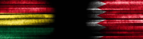 Flaggen Boliviens Und Bahrains Auf Schwarzem Hintergrund — Stockfoto