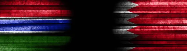 ガンビアとバーレーン 黒い背景の旗 — ストック写真