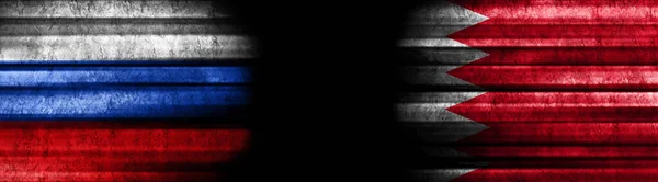 Σημαίες Ρωσίας Και Μπαχρέιν Μαύρο Φόντο — Φωτογραφία Αρχείου