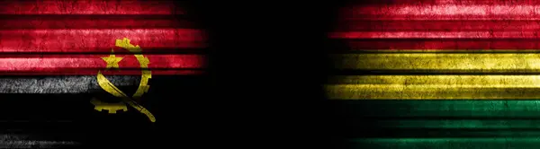 Angola Och Bolivia Flaggor Svart Bakgrund — Stockfoto