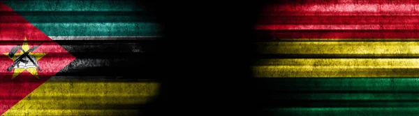 Flaggen Mosambiks Und Boliviens Auf Schwarzem Hintergrund — Stockfoto