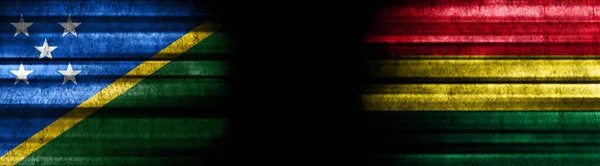Salomonen Und Bolivien Flaggen Auf Schwarzem Hintergrund — Stockfoto