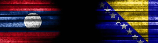 ブラックバックグラウンドのラオスとボスニアとヘルツェゴビナの旗 — ストック写真