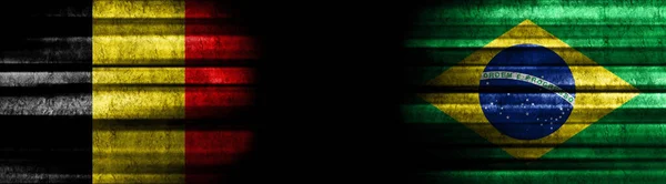 ブラックバックグラウンドのベルギーとブラジルの旗 — ストック写真