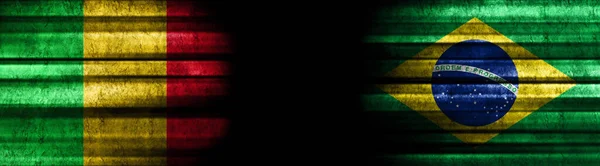 Siyah Arkaplanda Mali Brezilya Bayrakları — Stok fotoğraf