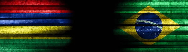 毛里求斯和巴西黑色背景旗 — 图库照片
