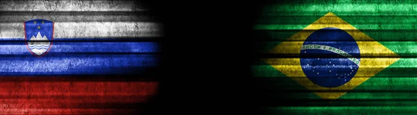 Bandeiras Eslovénia Brasil Fundo Preto — Fotografia de Stock