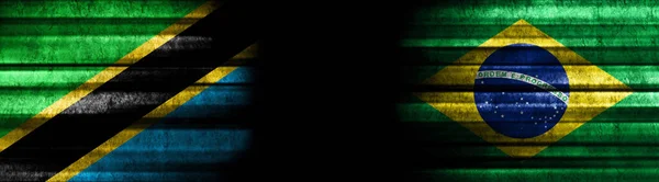 ブラックバックグラウンドのタンザニアとブラジルの旗 — ストック写真