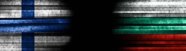 Bandeiras Finlândia Bulgária Fundo Preto — Fotografia de Stock