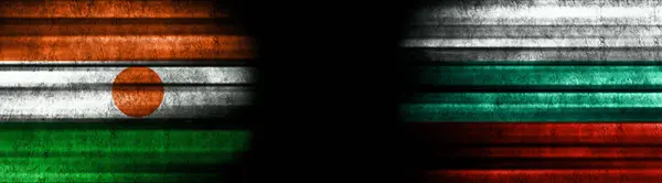 Σημαίες Του Νίγηρα Και Της Βουλγαρίας Μαύρο Φόντο — Φωτογραφία Αρχείου