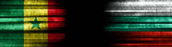塞内加尔和保加利亚黑色背景旗 — 图库照片