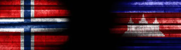 Siyah Arkaplanda Norveç Kamboçya Bayrakları — Stok fotoğraf