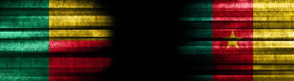 Flaggen Von Benin Und Kamerun Auf Schwarzem Hintergrund — Stockfoto