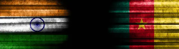 印度和喀麦隆黑色背景旗 — 图库照片