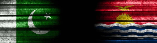 Флаги Пакистана Кирибати Чёрном Фоне — стоковое фото