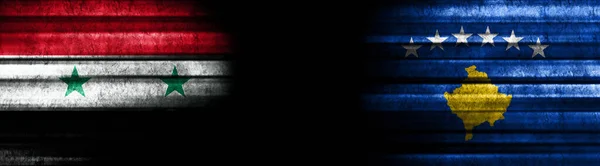 Flagi Syrii Kosowa Czarnym Tle — Zdjęcie stockowe