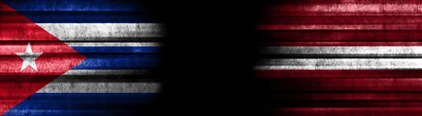 Bandeiras Cuba Letónia Sobre Fundo Preto — Fotografia de Stock