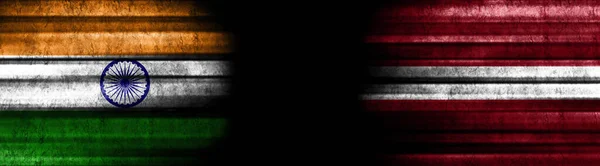 印度和拉脱维亚黑色背景旗 — 图库照片