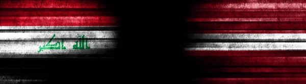Flagi Iraku Łotwy Czarnym Tle — Zdjęcie stockowe