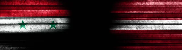 Flagi Syrii Łotwy Czarnym Tle — Zdjęcie stockowe
